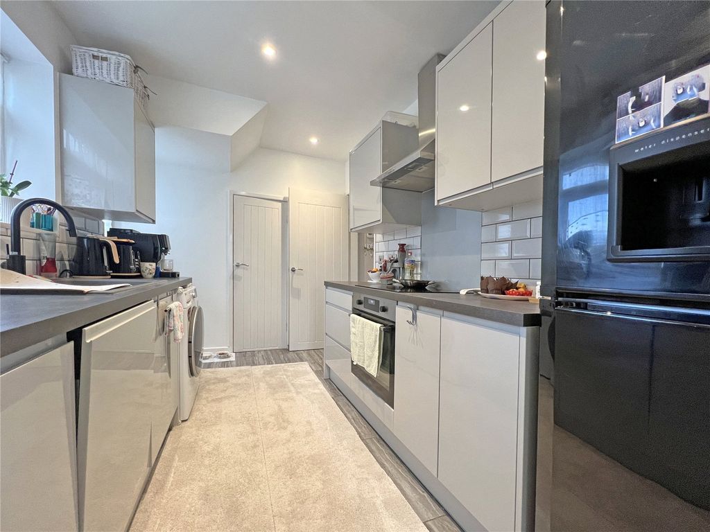 Property photo 3 of 16 Picture No. 10