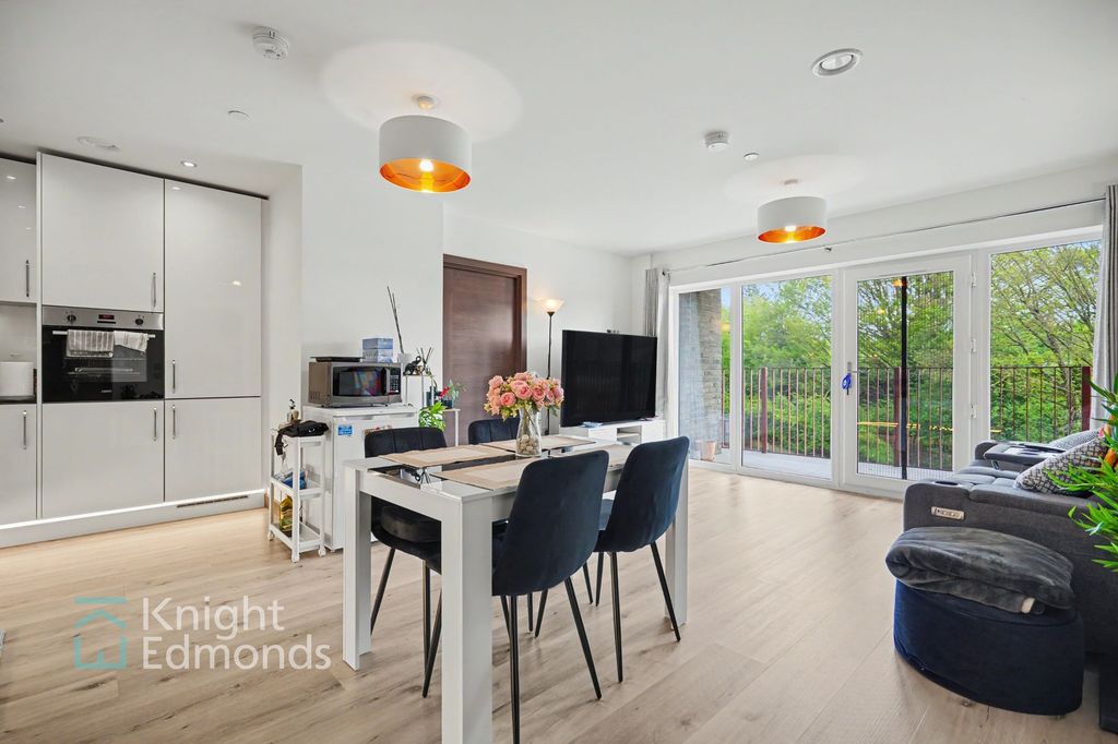 Property photo 2 of 17 Dining Room