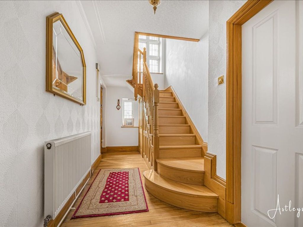Property photo 2 of 33