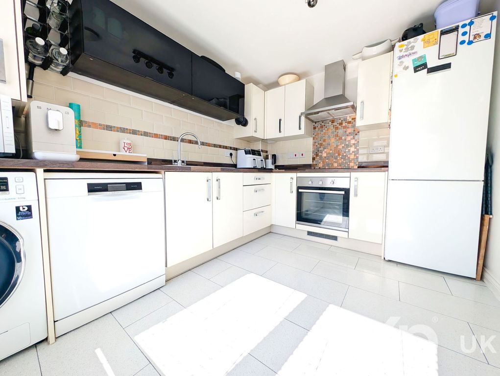 Property photo 2 of 24