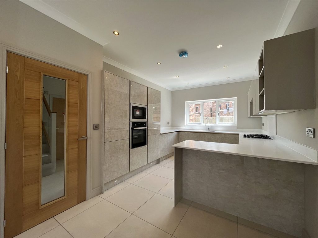 Property photo 2 of 22 Picture No. 09