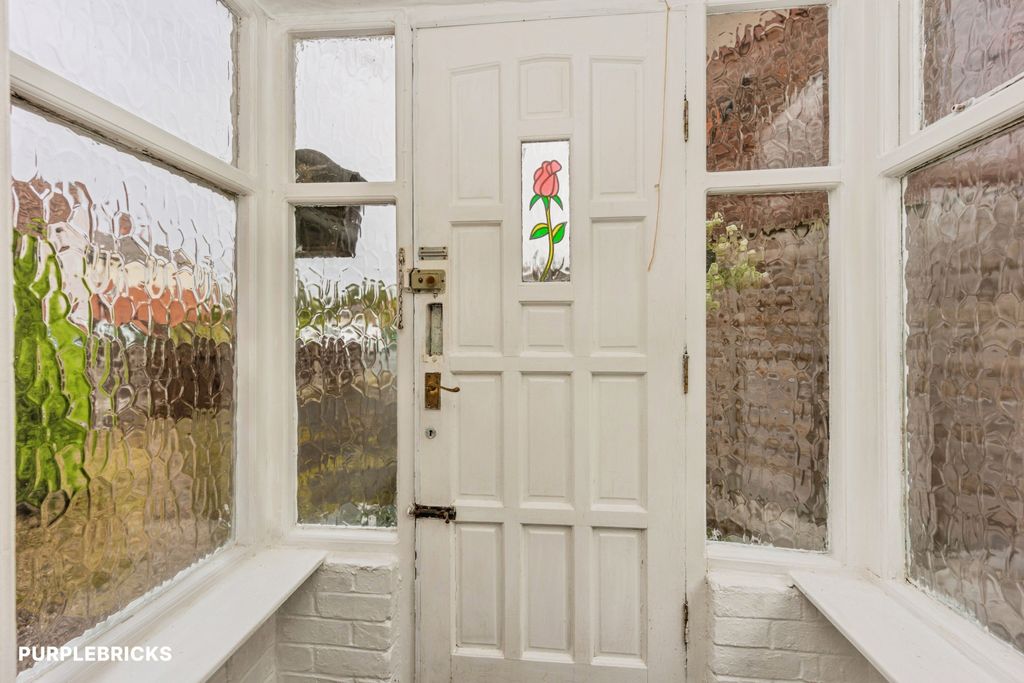 Property photo 2 of 28 Entrance Hall