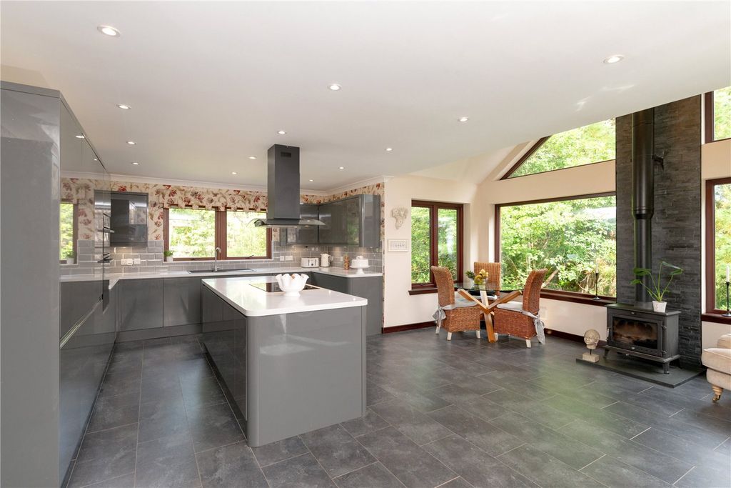 Property photo 3 of 30 Kitchen