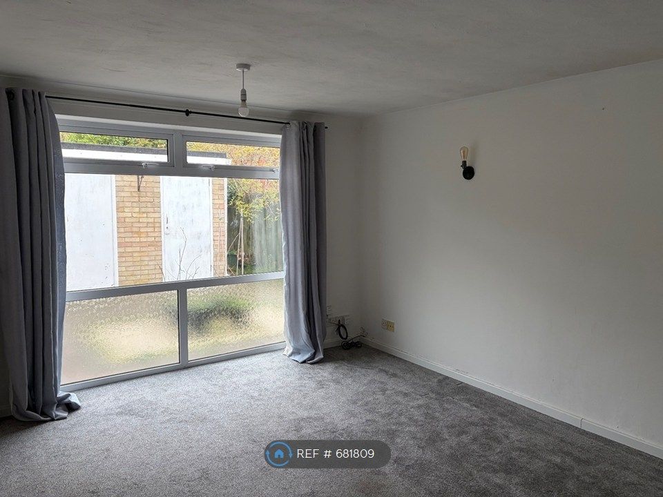 Property photo 2 of 10 Living Room