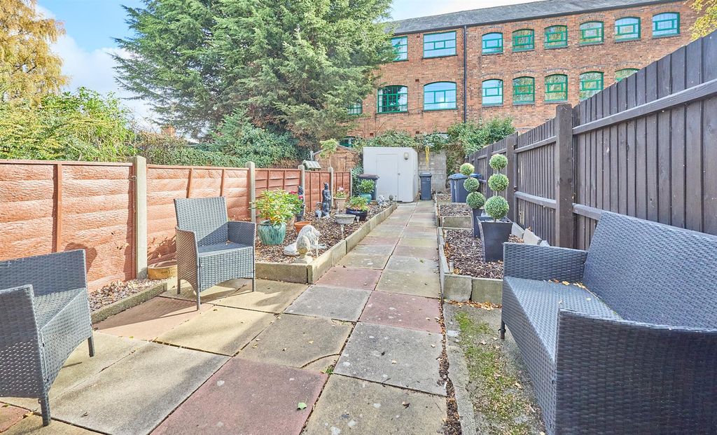 Property photo 3 of 12 Hinckley Road, Es 4.Jpg