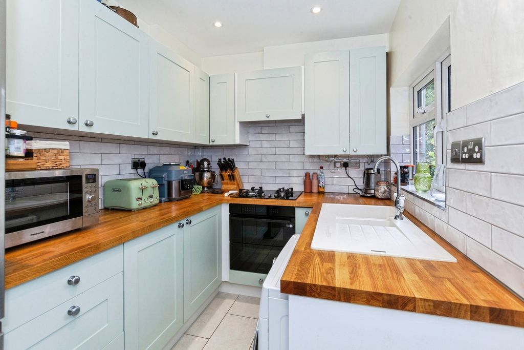 Property photo 2 of 17 Kitchen