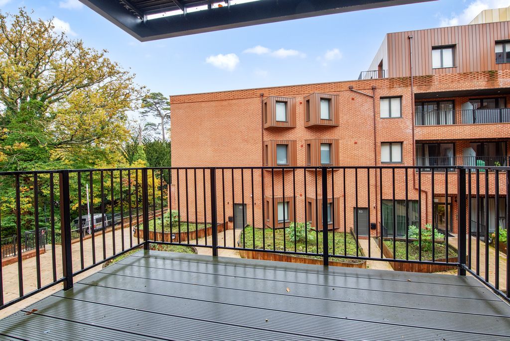 Property photo 2 of 8 Balcony