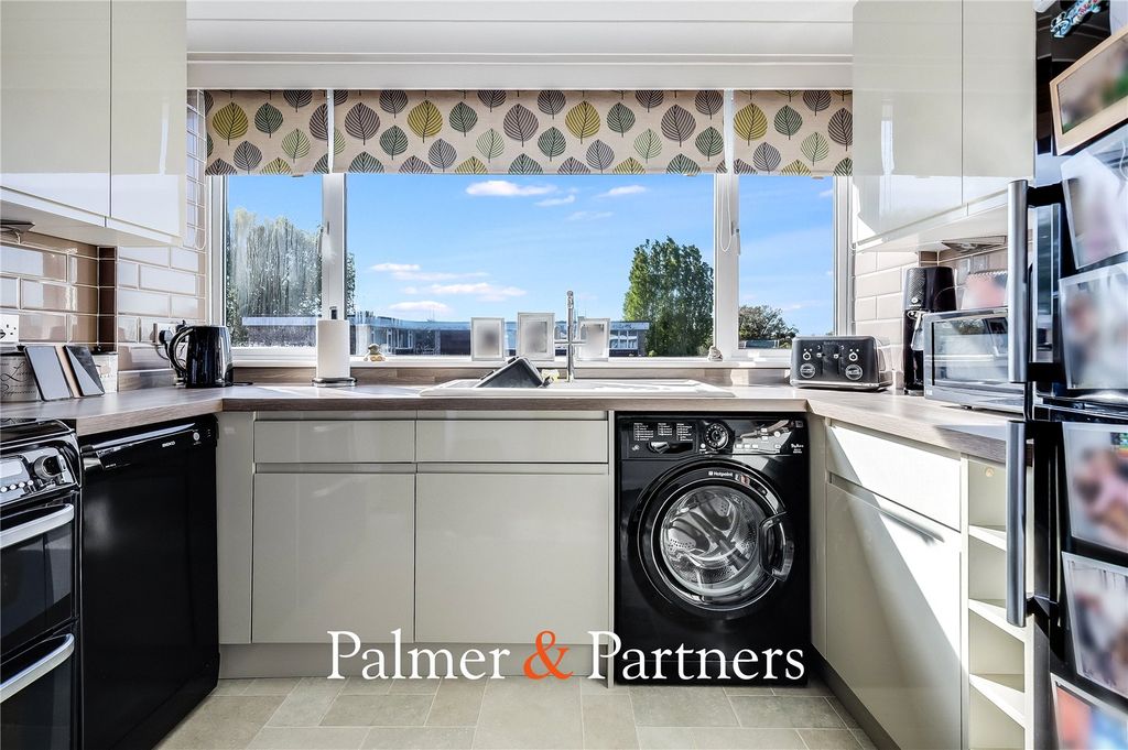 Property photo 3 of 14 Picture No. 06