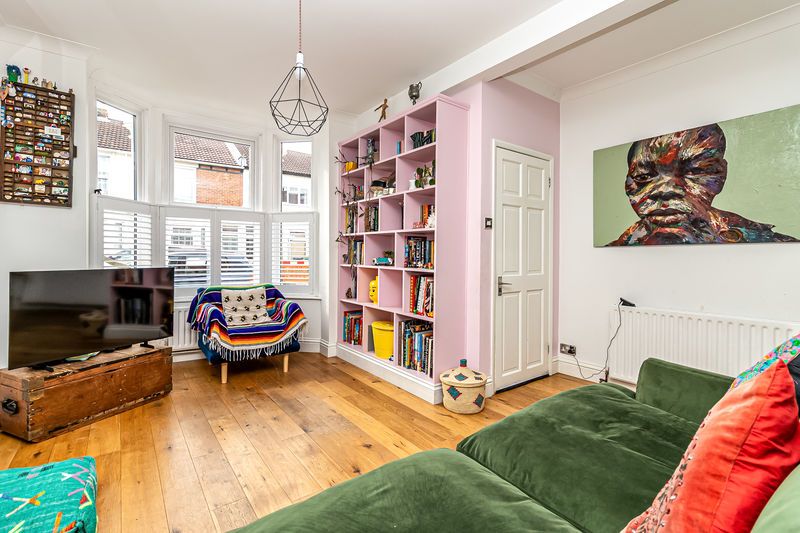 Property photo 3 of 34 .