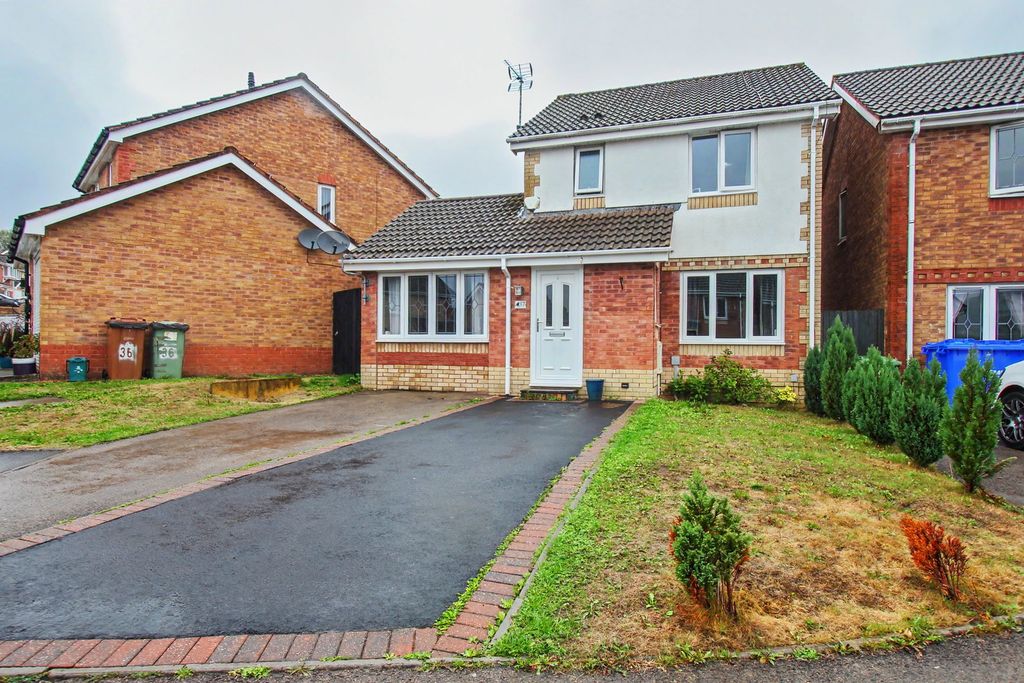 Property photo 1 of 28