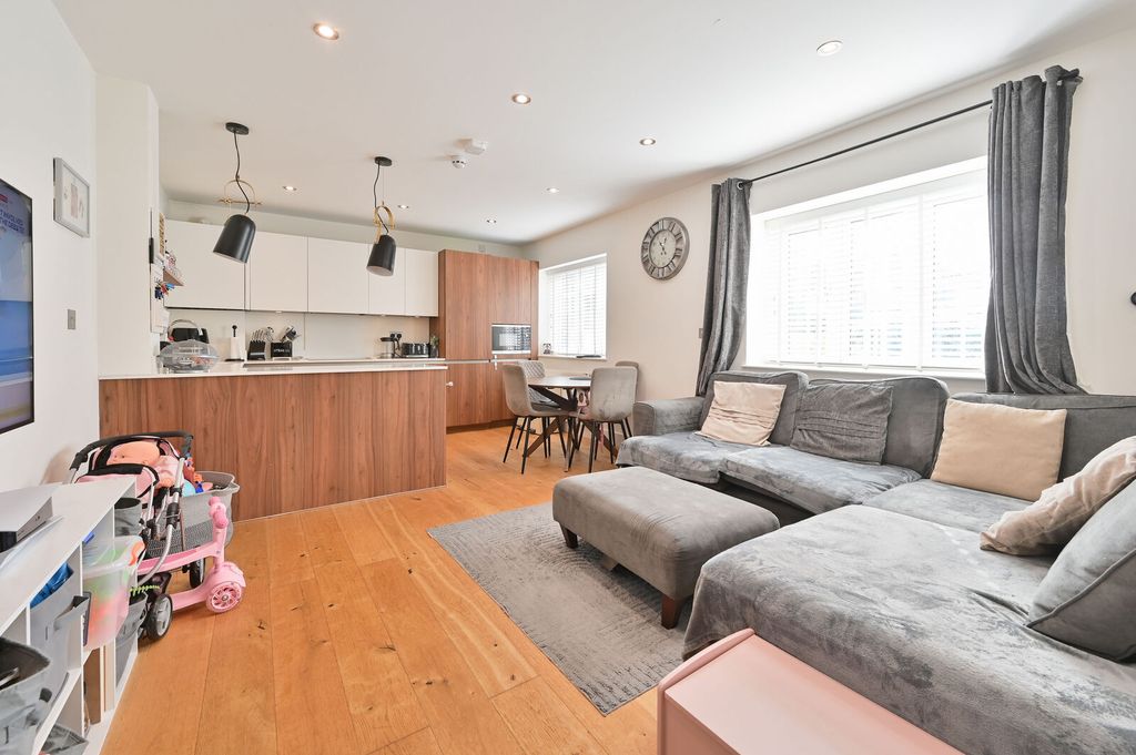 Property photo 2 of 12