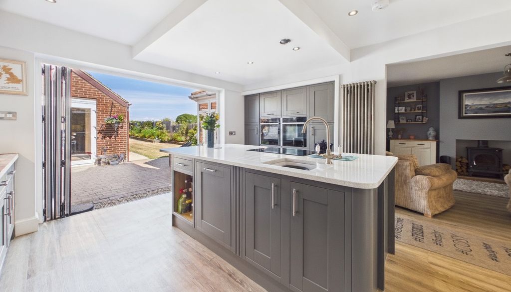 Property photo 3 of 49 5345323