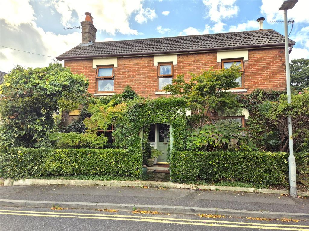 Property photo 1 of 25 29Cromfr.Jpg