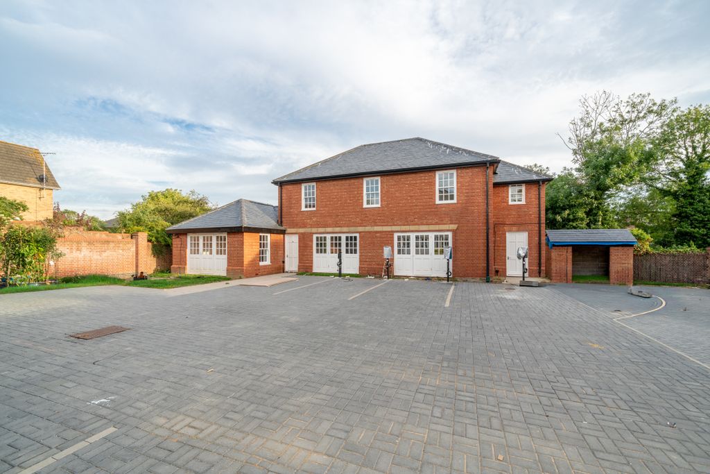 Property photo 1 of 3