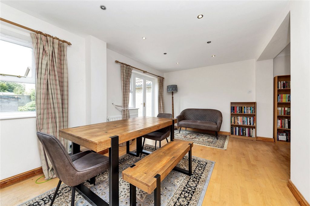 Property photo 3 of 11 Picture No. 10