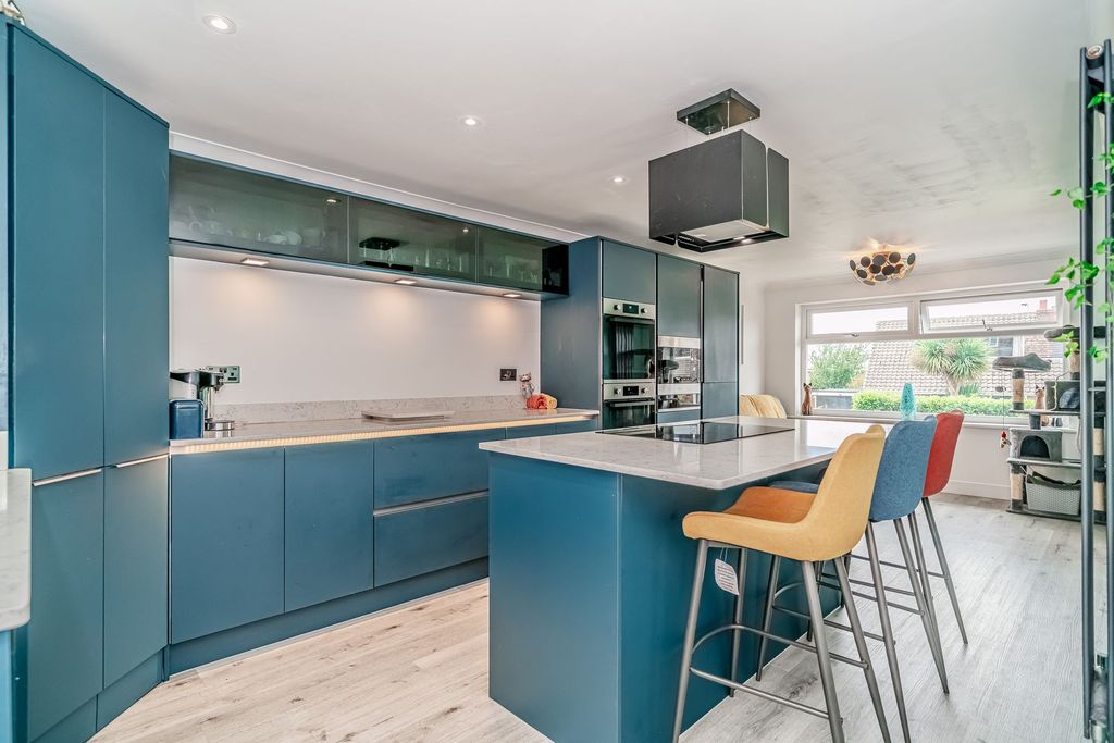 Property photo 3 of 43