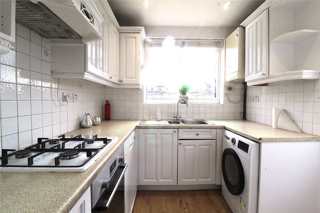 Property photo 3 of 17 Kitchen