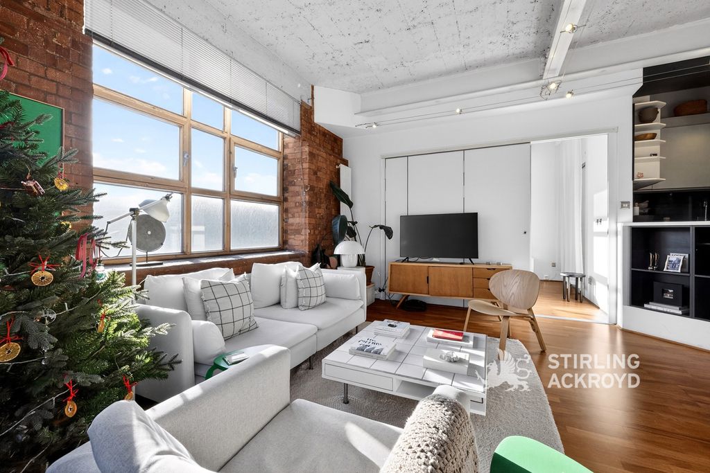 Property photo 2 of 19 Reception