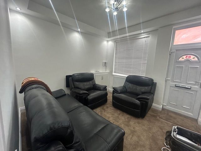 Property photo 2 of 28