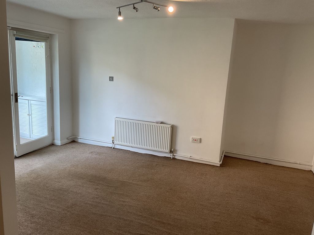 Property photo 3 of 7 Living Room