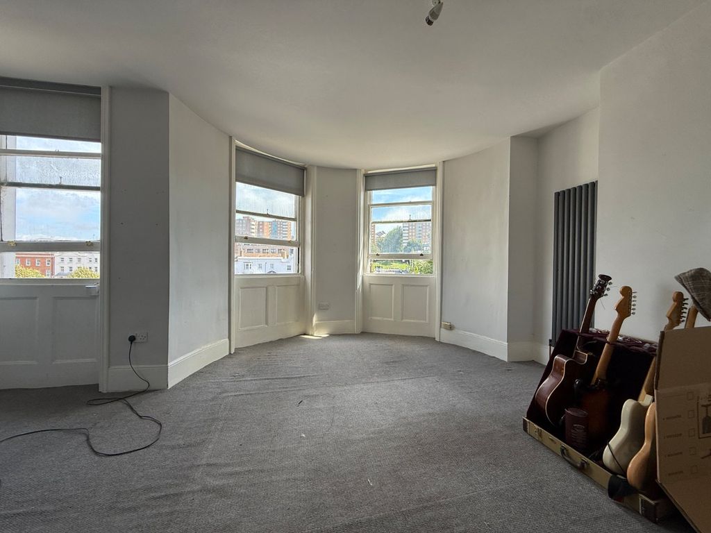 Property photo 3 of 11 Picture No. 06