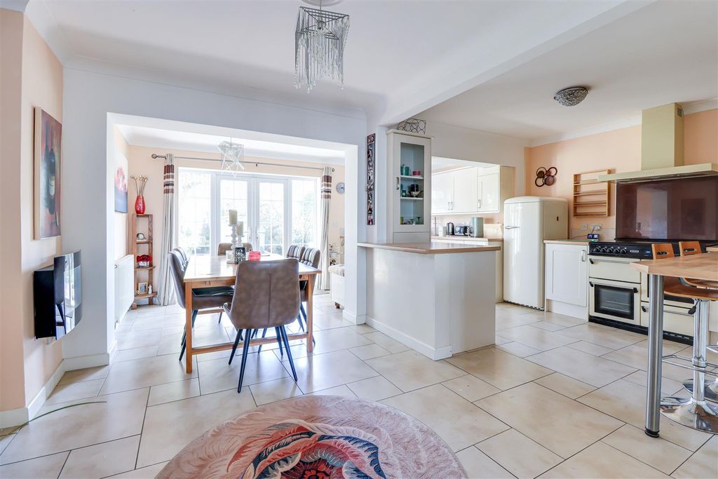 Property photo 3 of 25