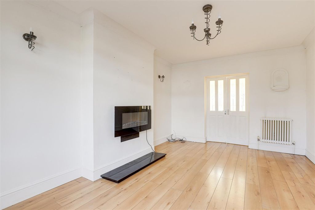 Property photo 3 of 18 12120.Jpg