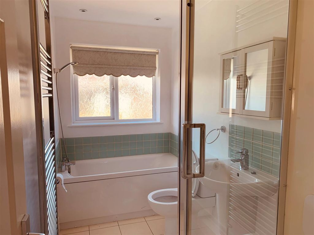 Property photo 3 of 11 Bathroom A.Jpg