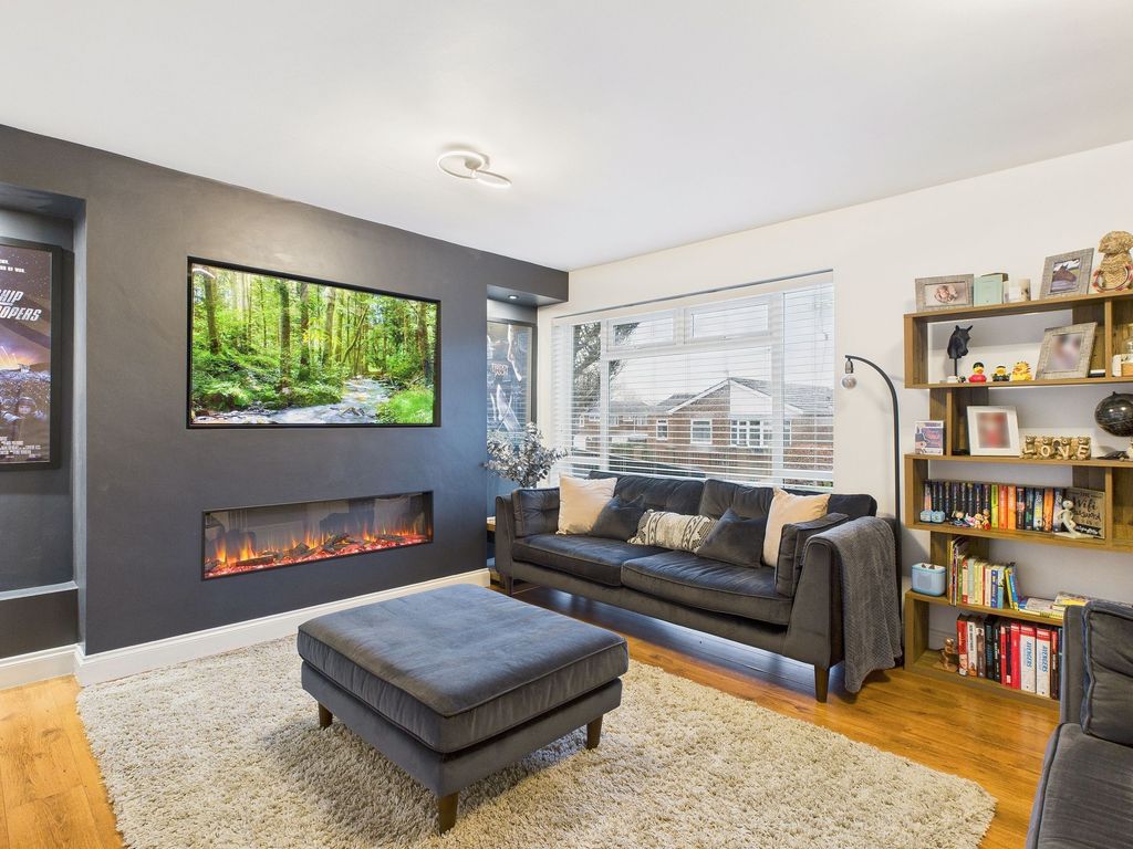 Property photo 1 of 12 Lounge