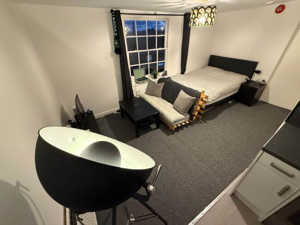 Property photo 3 of 11 Studio