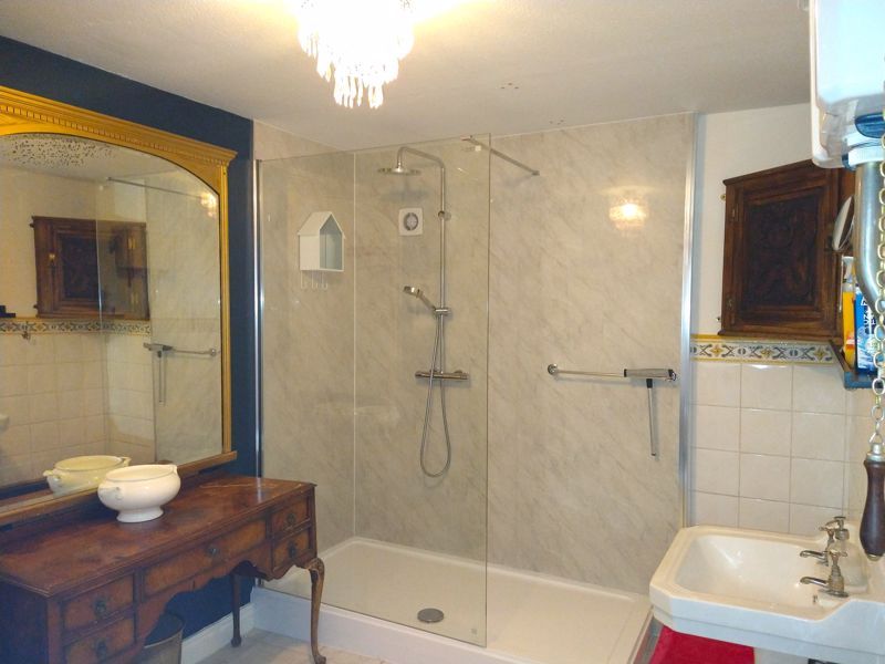 Property photo 3 of 14 Suite Bathroom