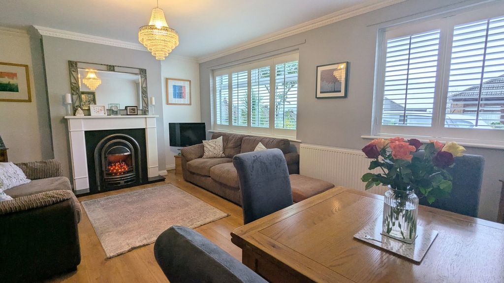 Property photo 2 of 31