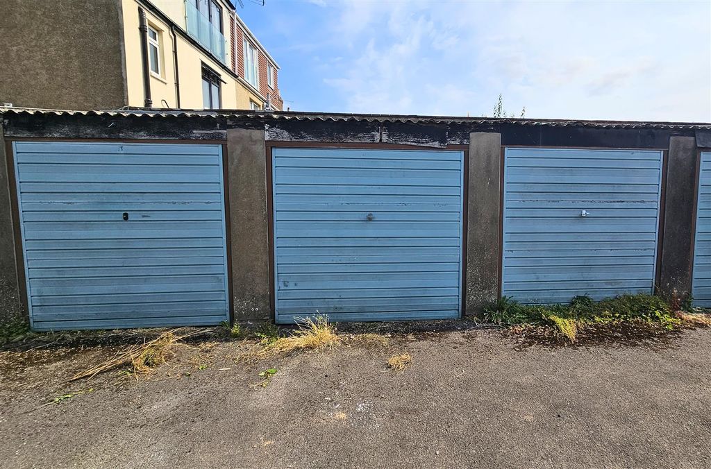 Property photo 1 of 11 1 - Garage Nevil Road.Jpg