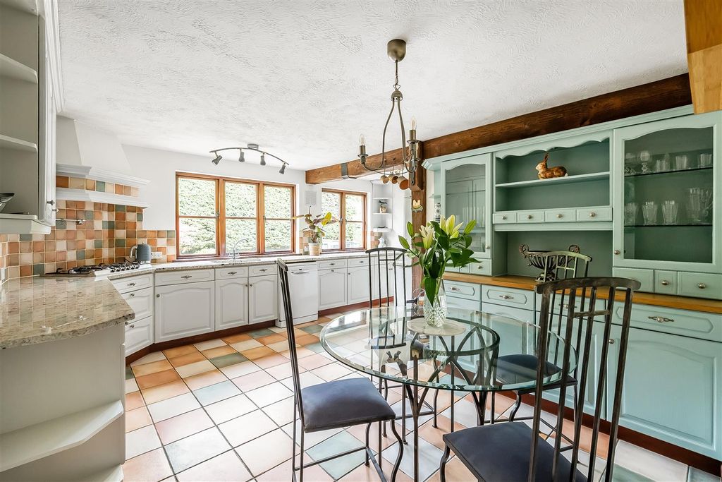 Property photo 3 of 19 12-Sycamore-Close-11.Jpg