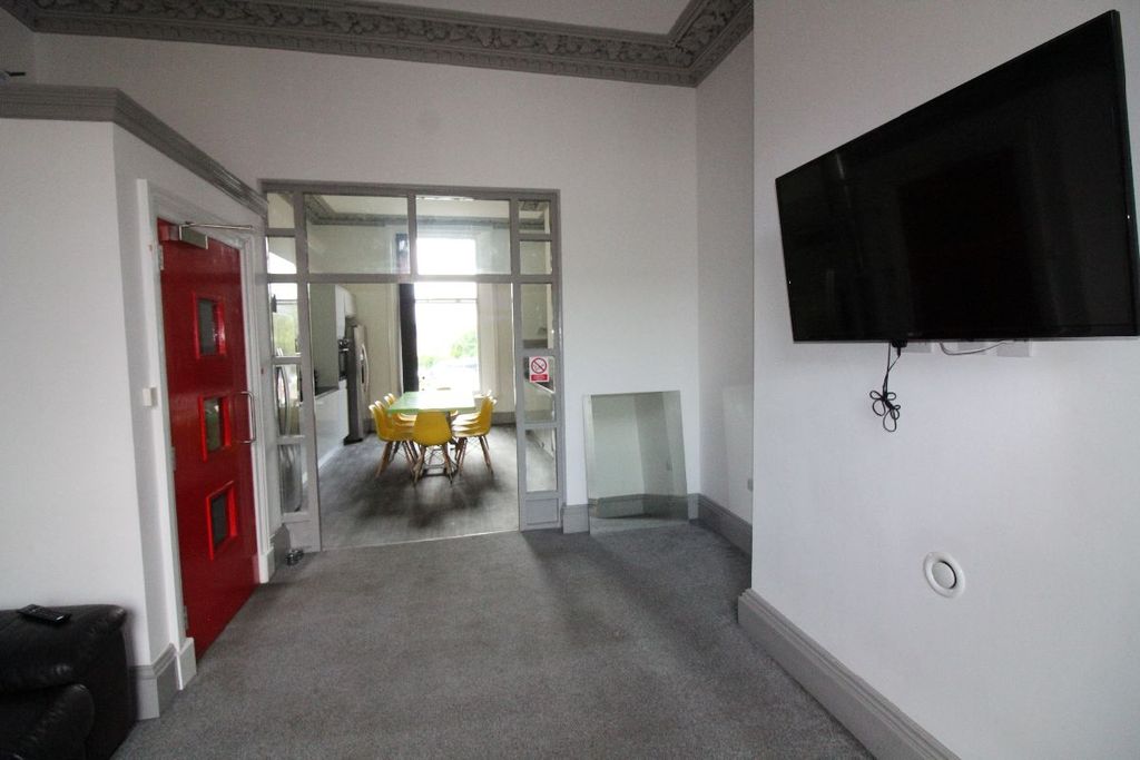 Property photo 2 of 47