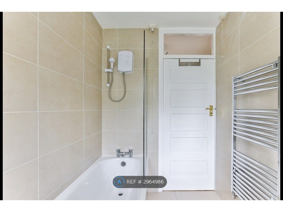 Property photo 2 of 11 Bathroom
