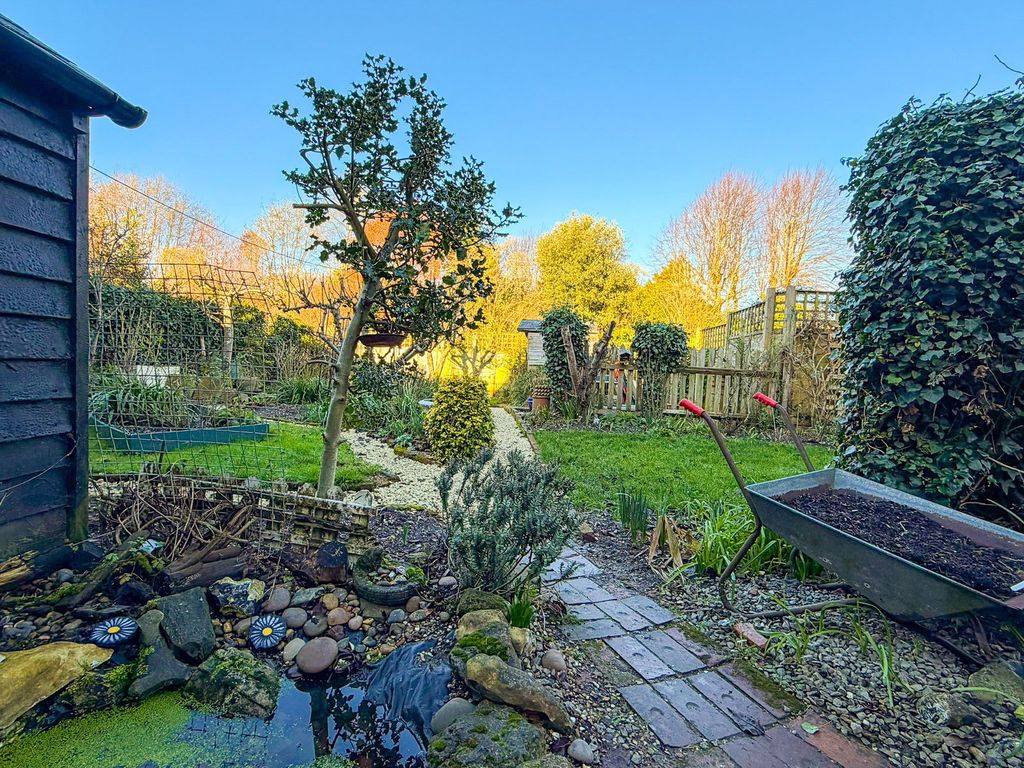 Property photo 2 of 25