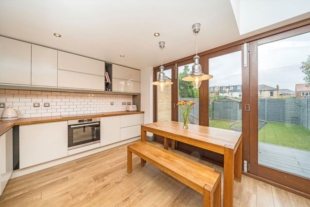 Property photo 3 of 11