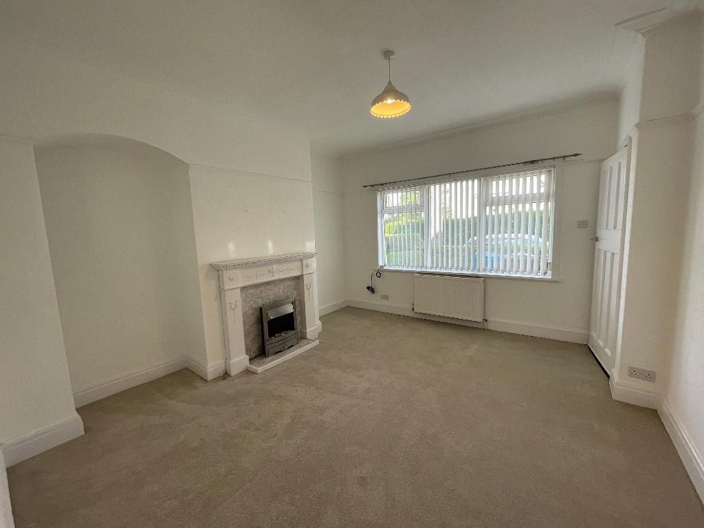 Property photo 3 of 8 Lounge