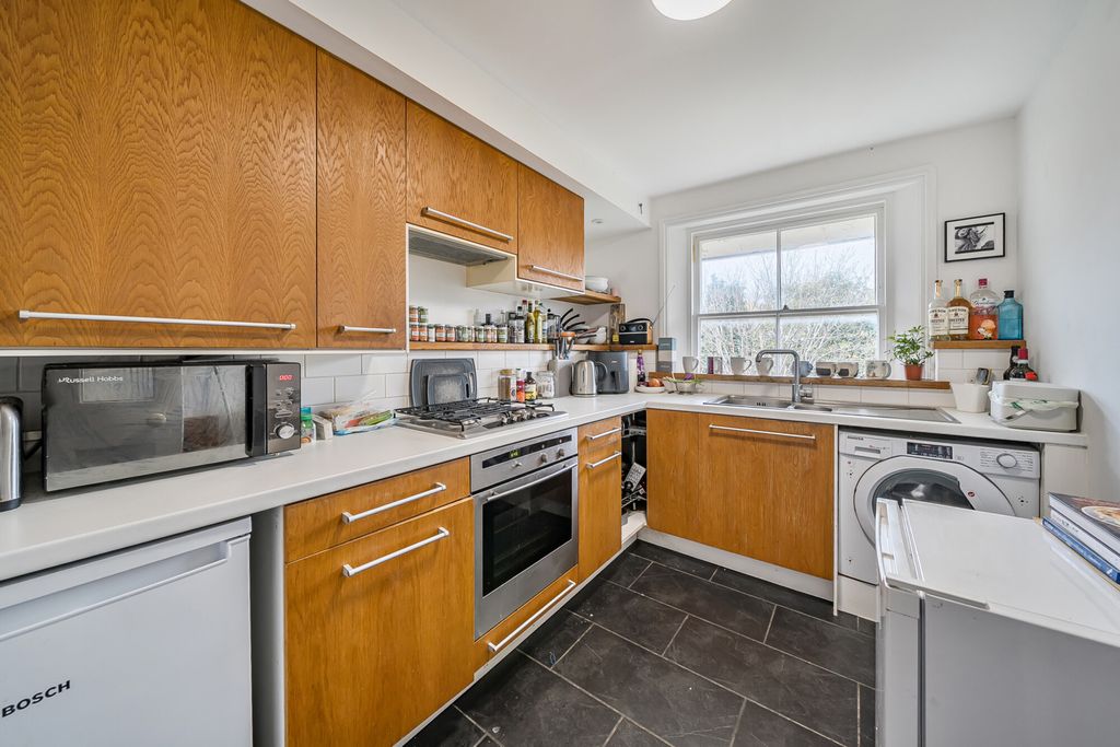 Property photo 3 of 10 Kitchen