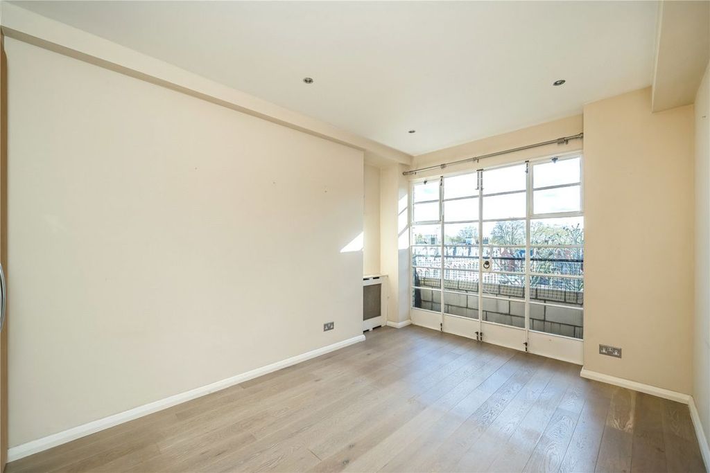 Property photo 2 of 8