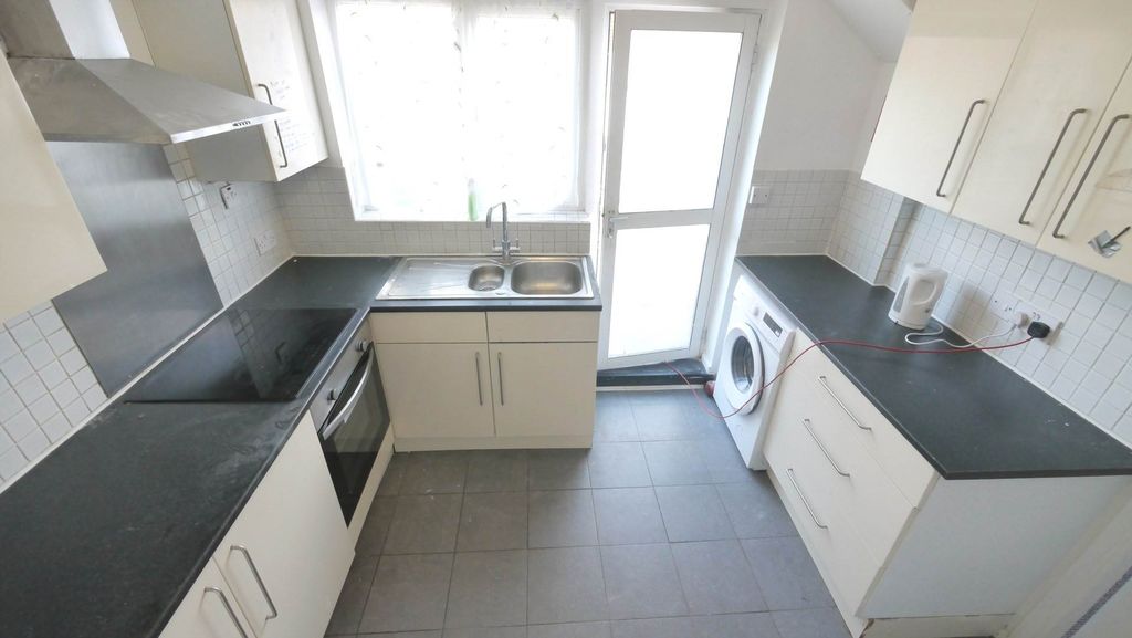 Property photo 3 of 25