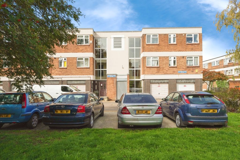 Property photo 1 of 6 Parking