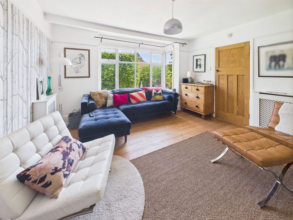 Property photo 2 of 27