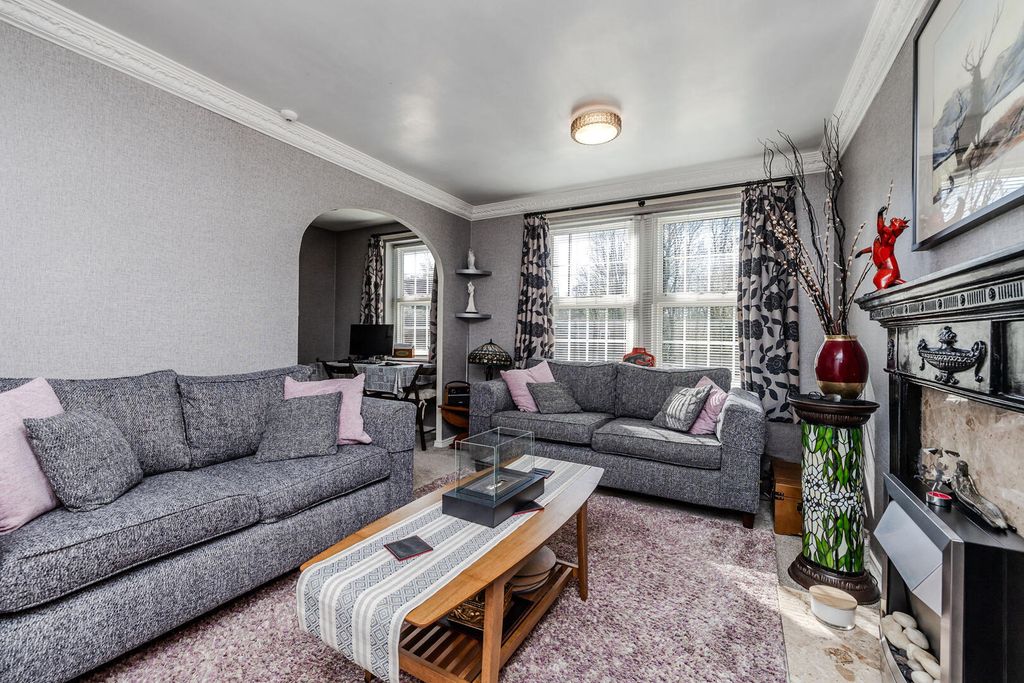 Property photo 3 of 20 Living Room