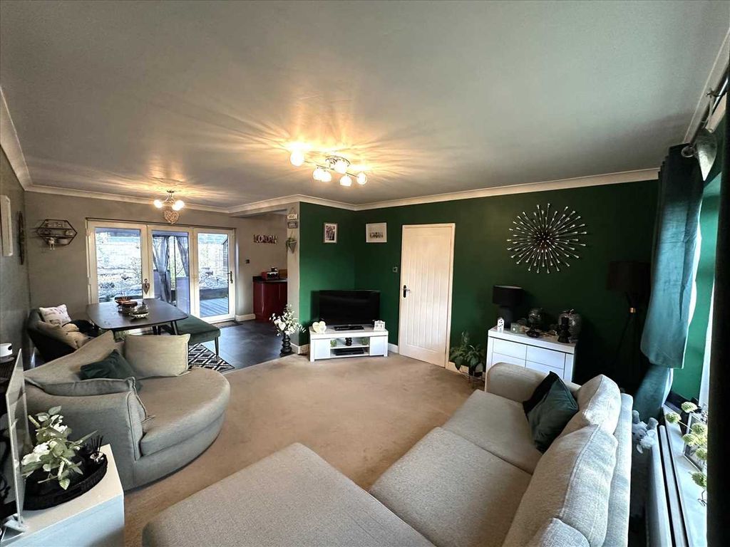Property photo 3 of 19 Front Entrance Lobby: