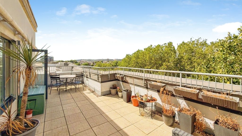 Property photo 1 of 19 Pbox-Img.Jpg