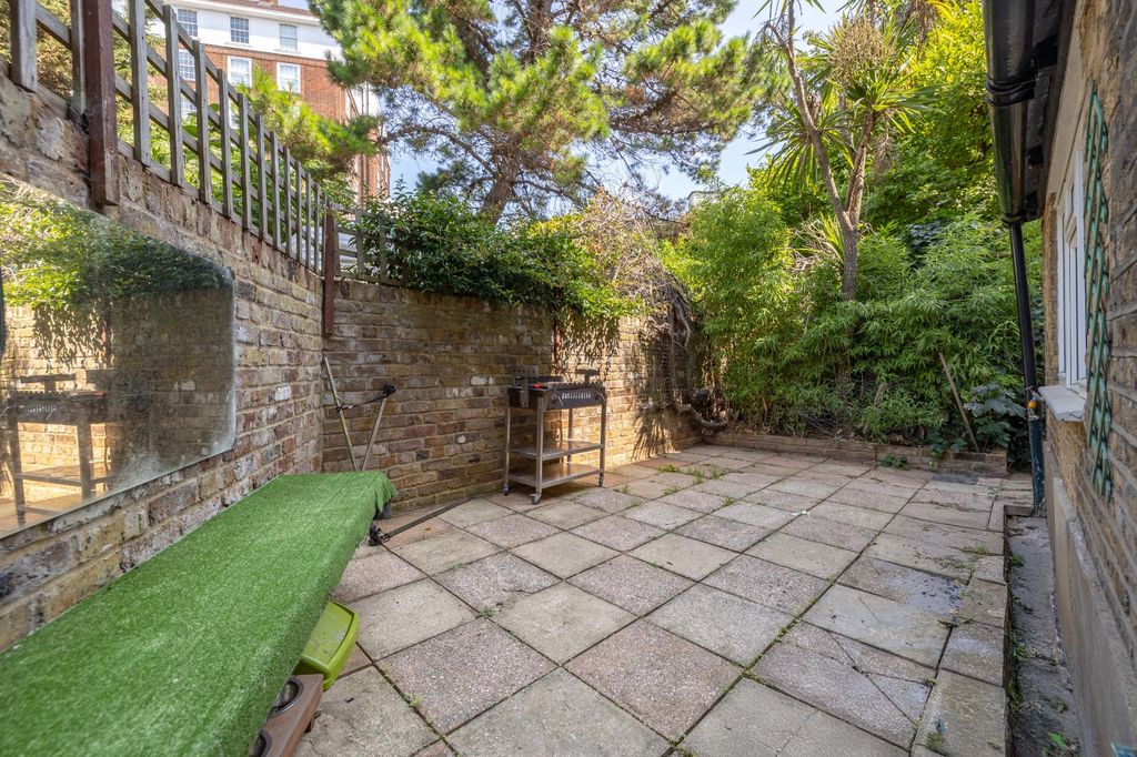 Property photo 1 of 7