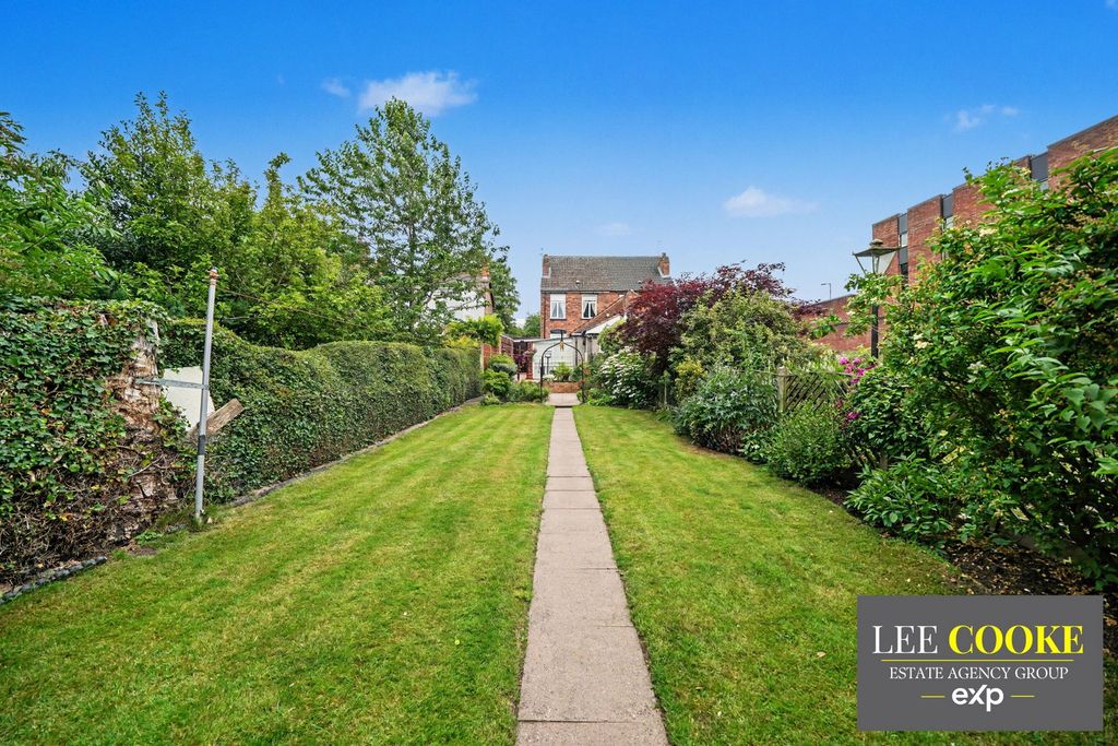 Property photo 2 of 39