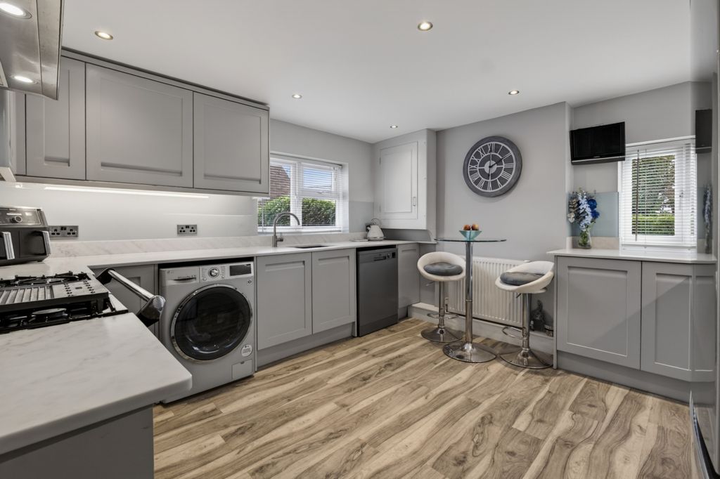 Property photo 3 of 21 Kitchen